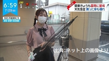 女子高生さん突然豪雨に見舞われダイソーで傘を買う→結果3.jpg